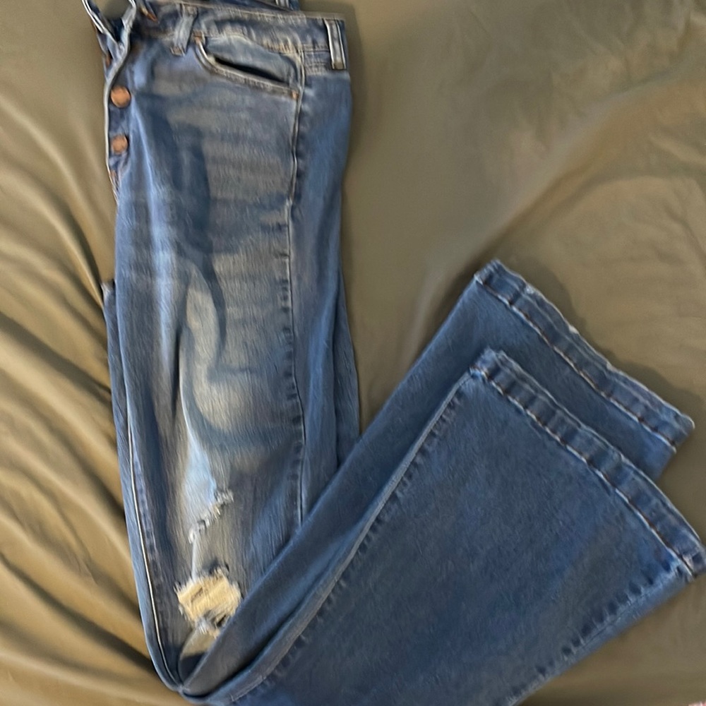 High waisted Flared blue jeans.